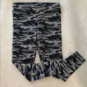 PINK leggings in camo gray